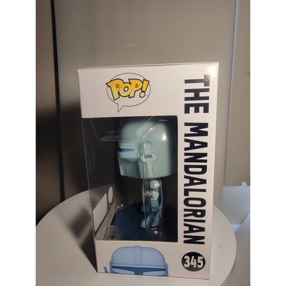 Mandalorian Holographic GLOW Star Wars Ent Earth Exclusive!!!#345 - Picture 2 of 6